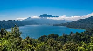 Keindahan Danau Buyan: Pesona Alam di Bedugul, Bali